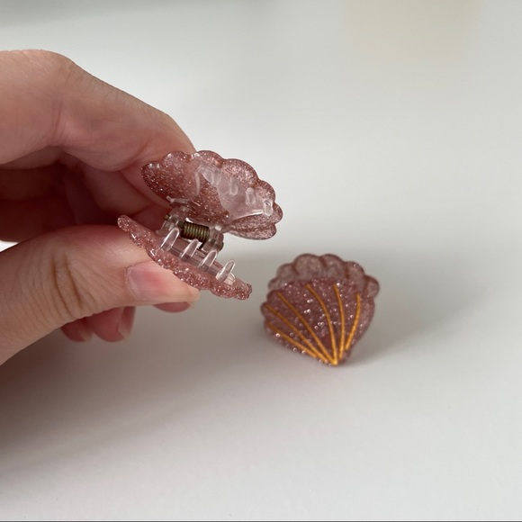 Mini Glittery Acrylic Seashell Hair Clip Claws - Picture 5 of 7